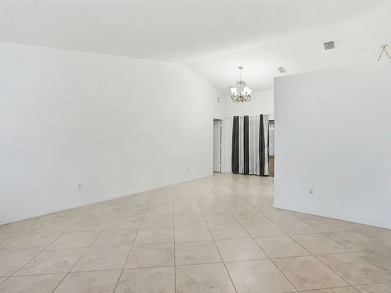 2171 NW 76th Ave — Photo 6