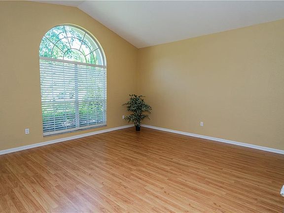 5th image of 556 Serenity Pl