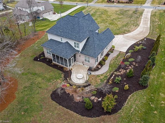 3rd image of 1964 Woodstock Rd