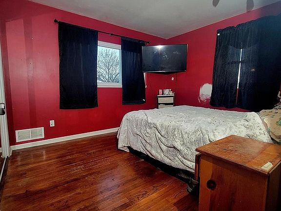 2nd image of 6831 Whitby St