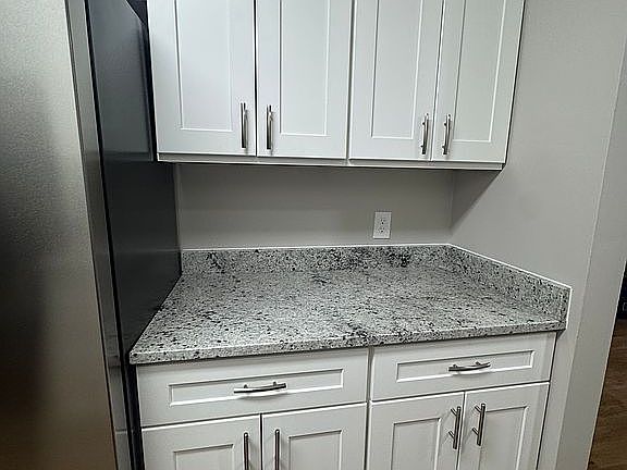 5th image of 3027 Lakehaven Ct