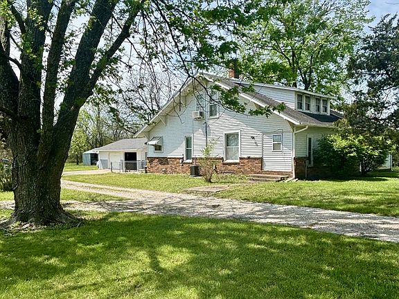 3rd image of 2376 Jayhawk Rd