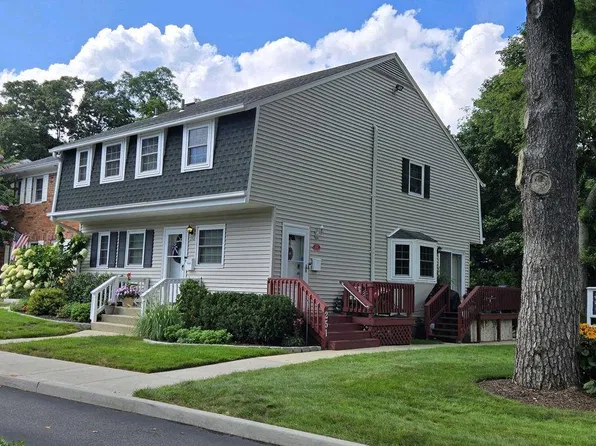 251 Village Drive #251, Hauppauge, NY 11788