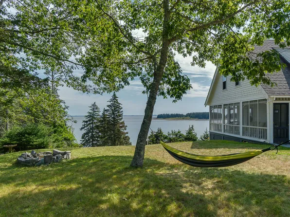 64 Hendrickson Point Road, Owls Head, ME 04854