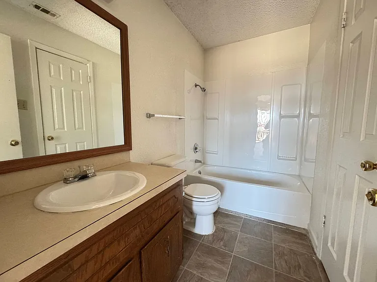 3001 Lake Rd — Photo 9