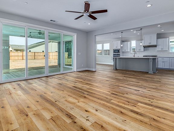 4th image of 8860 Holly Oak Ct