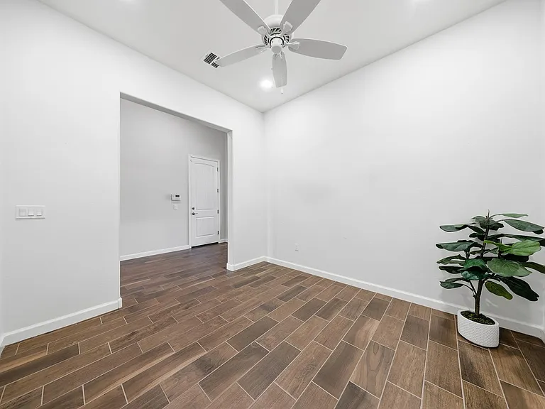 4897 N 207th Ln — Photo 33