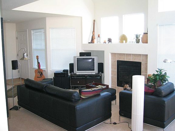 Open floor plan with vaulted ceilings
