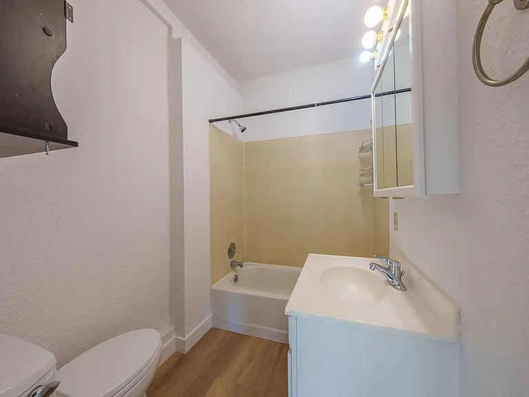 404 21st Ave #B — Photo 6