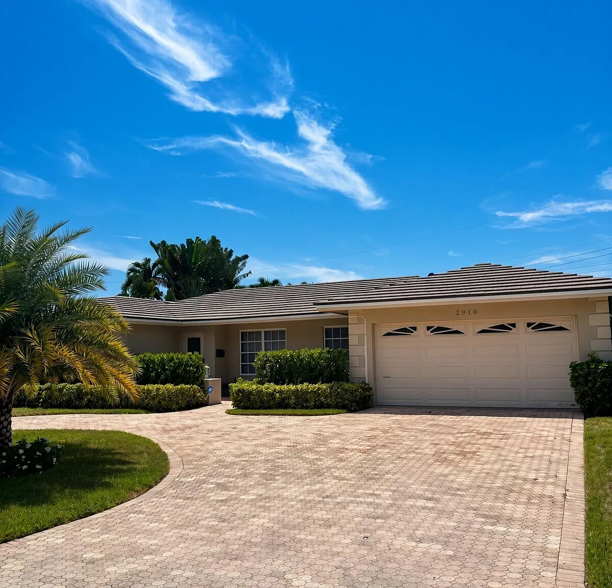 3 bed, 3.0 bath, 2115 sqft, $6,499 — Photo 1