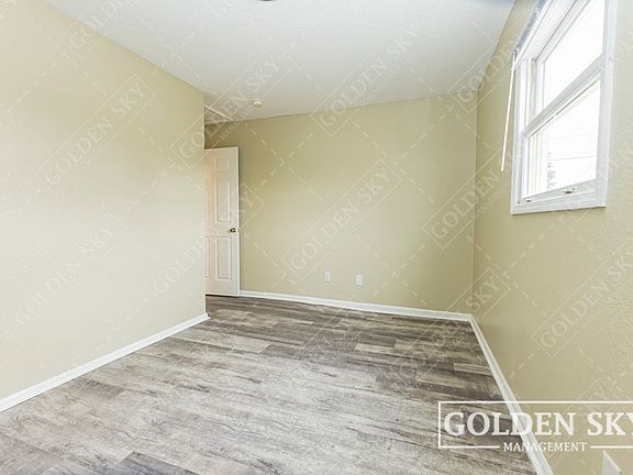 3rd image of 2109 S Hoyt Ave