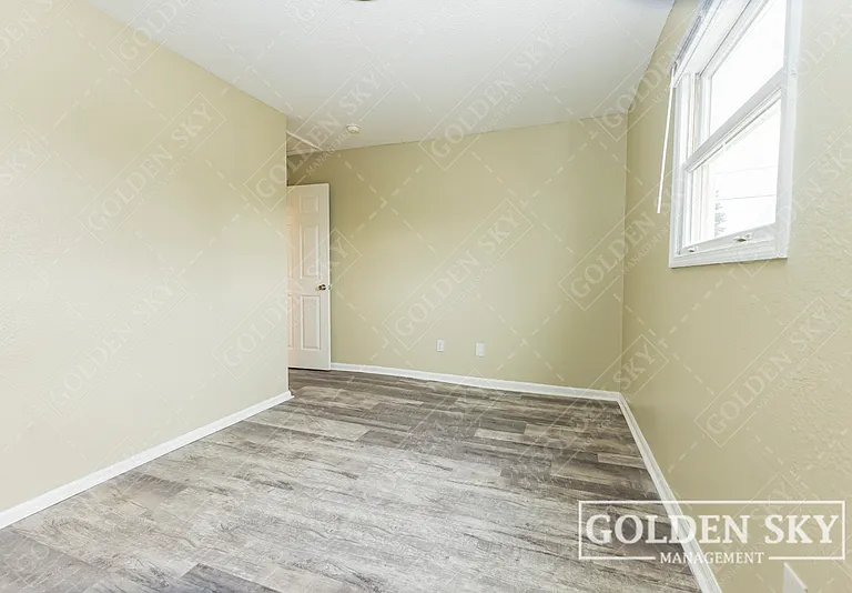 2109 S Hoyt Ave — Photo 3