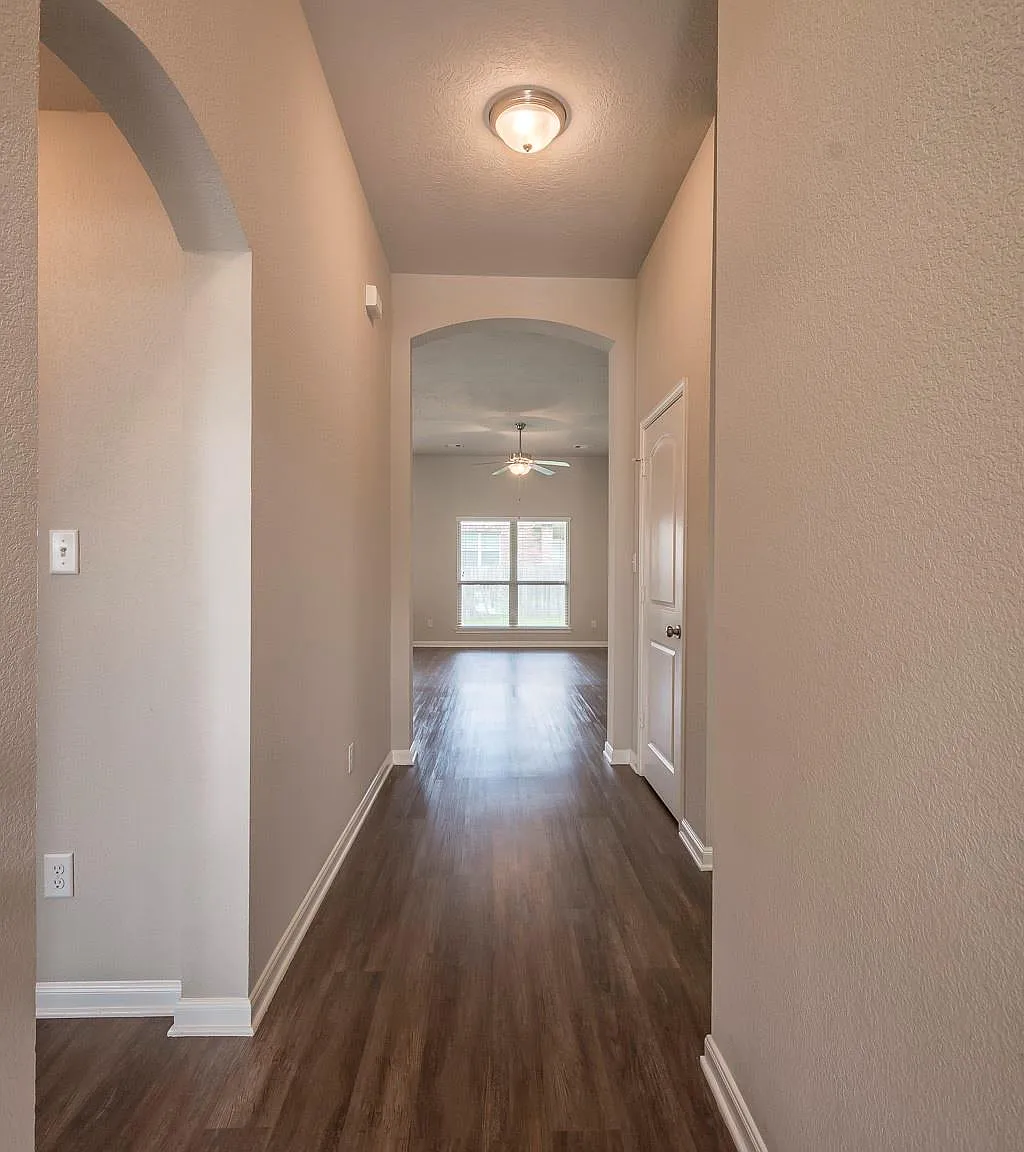 4 bed, 2.0 bath, 1755 sqft, $1,975 — Photo 2