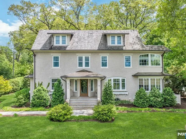 245 Heights Rd, Ridgewood, NJ 07450