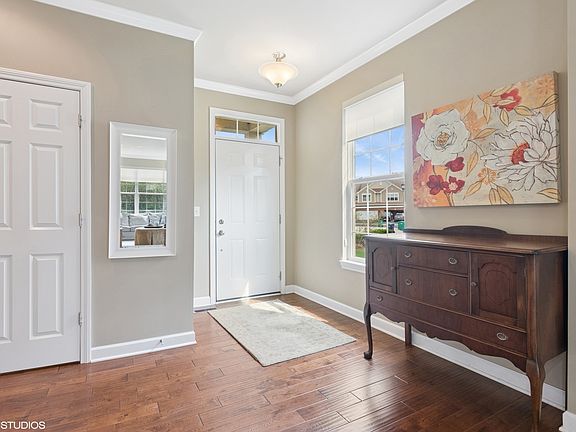 5th image of 324 Buckingham Ct
