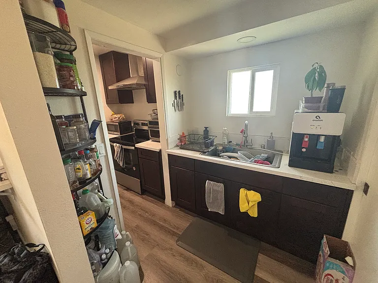 2772 W Bridgeport Ave — Photo 3
