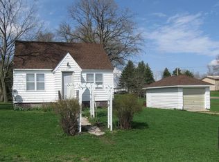 110 4th St, Walters, MN 56097