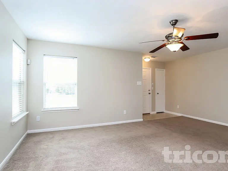 3643 Fuller Bluff Dr — Photo 3