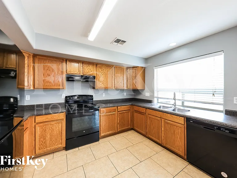 2430 W Via Dona Rd — Photo 8