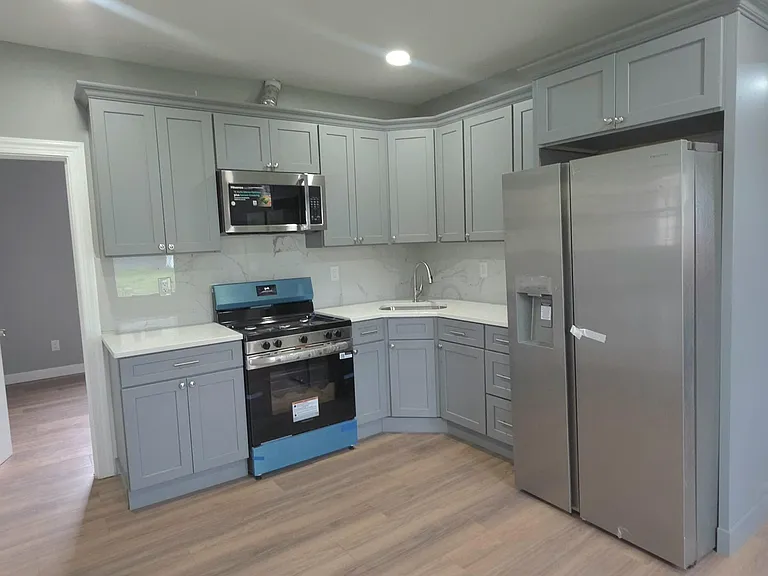 215 S Valley Ave #1 — Photo 2