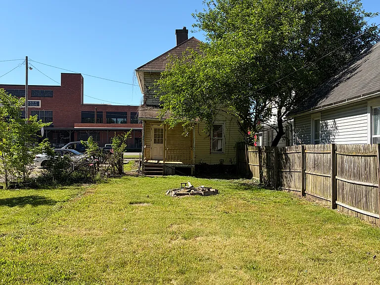 342 W Main St — Photo 15