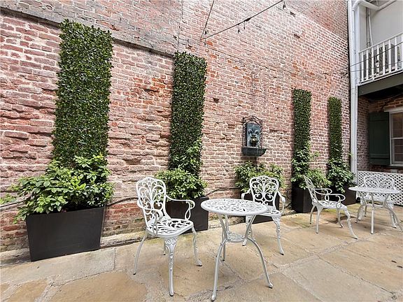 3rd image of 818 Bourbon St #1B
