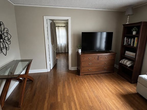 4th image of 11323 N Oak St #B