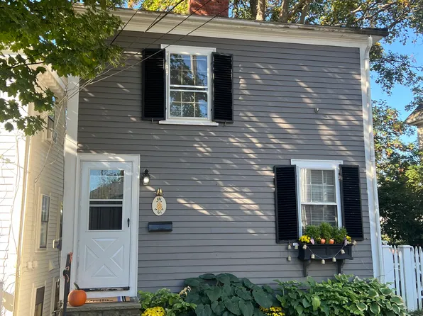 6 R Merritt St, Marblehead, MA 01945