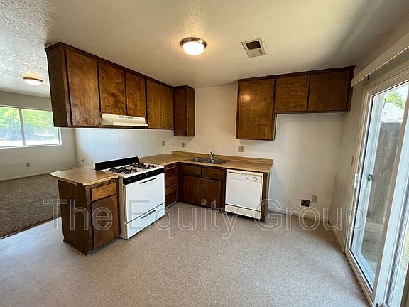 5th image of 1226 Jones St