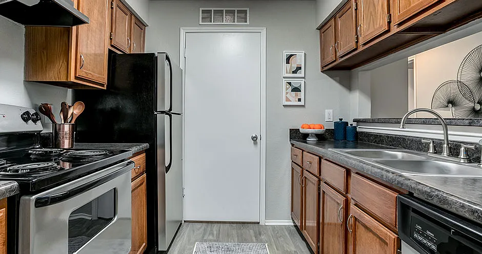 Woodview Apartments — Photo 1
