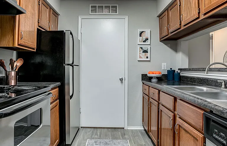 Woodview Apartments — Photo 1