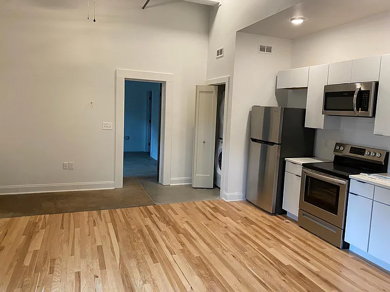 401 Rivermont Ave — Photo 2