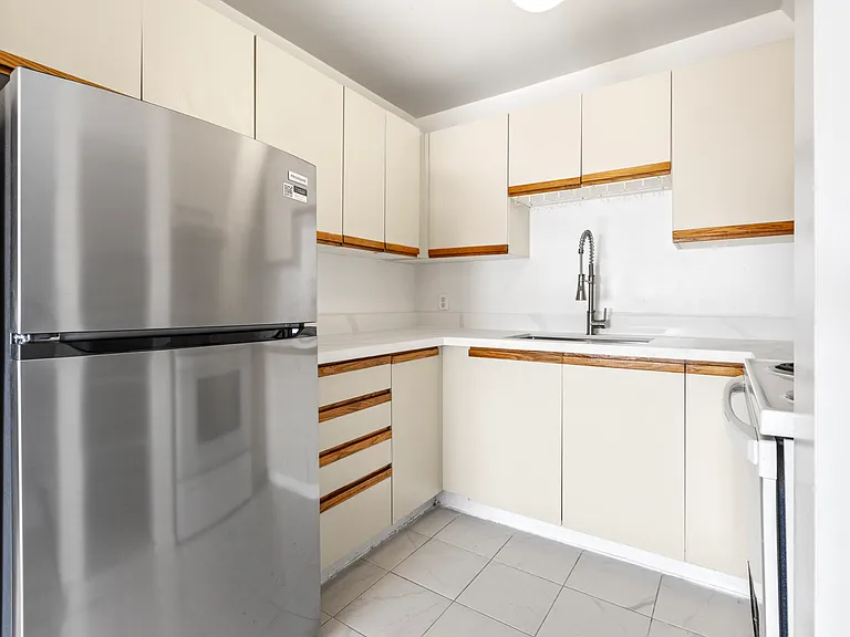 457 Somerset St W #3 — Photo 20