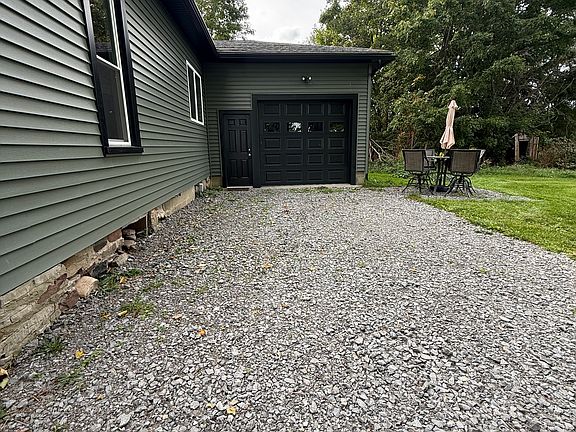 3rd image of 7177 Stone Hill Rd