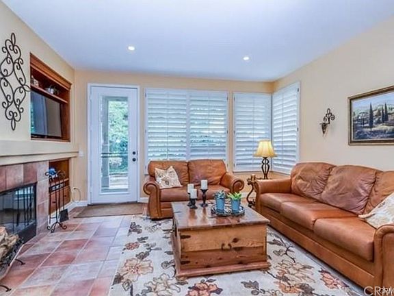 5th image of 32 Blackbird Ln