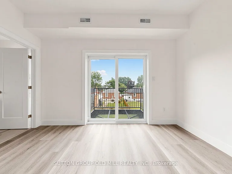1927 Lawrence Ave W #4 — Photo 17
