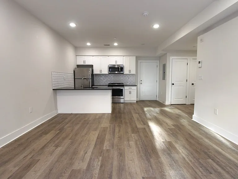 East Main Manayunk Apartments — Photo 79