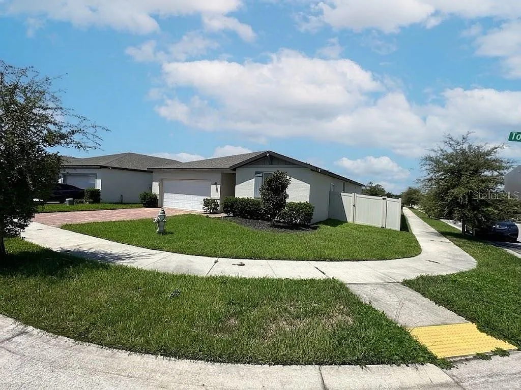 4 bed, 3.0 bath, 1978 sqft, $2,200 — Photo 3