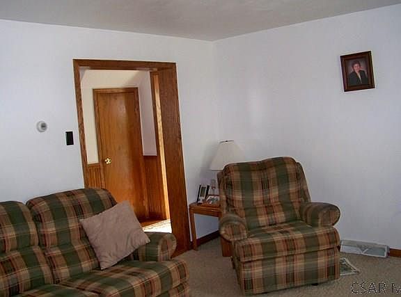 5th image of 627 Church St