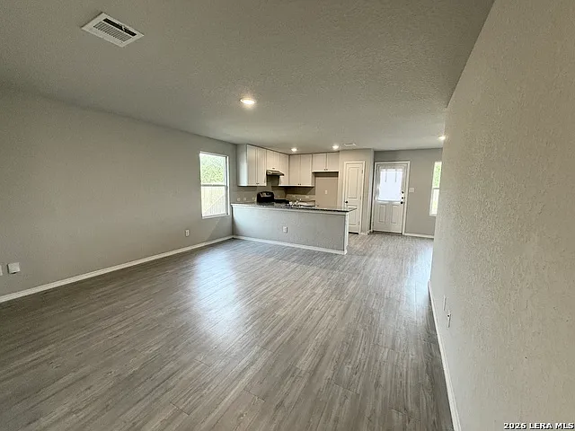 3 bed, 2.0 bath, 1217 sqft, $1,995 — Photo 3