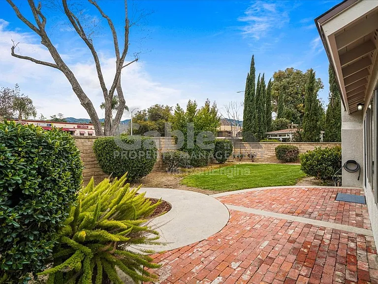 23922 Avenida Entrana — Photo 14