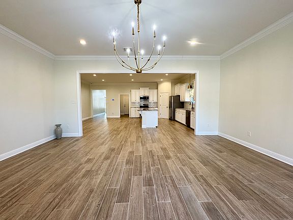 5th image of 798 Beaumont Dr