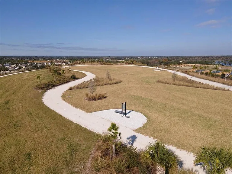 5564 Summit Gln — Photo 40