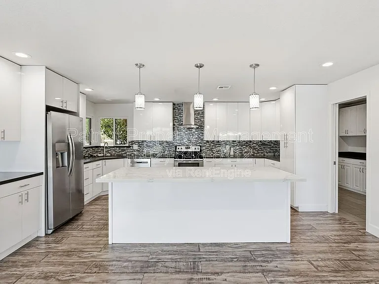 207 E El Caminito Dr — Photo 6
