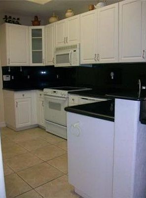 3rd image of 20895 NE 30th Pl