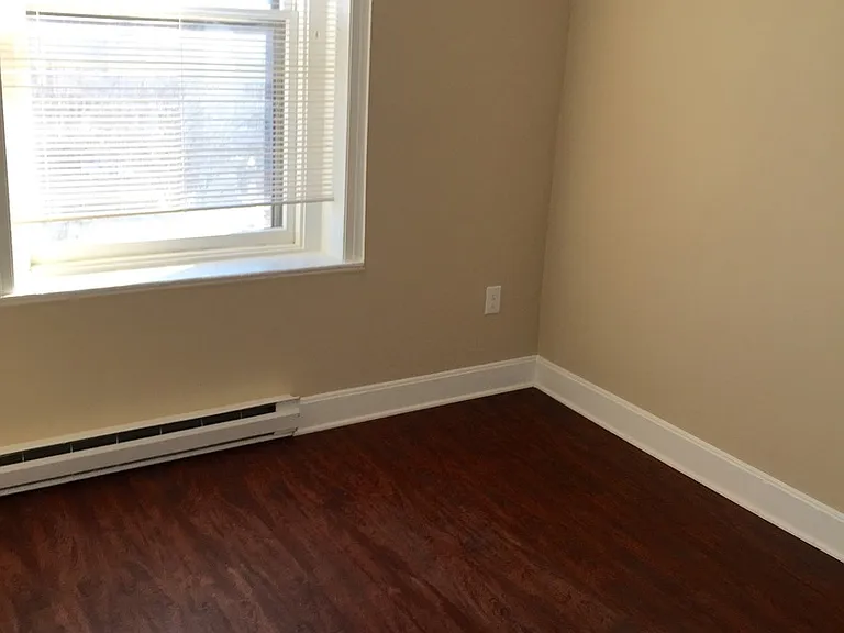 Huntington Apartments — Photo 32