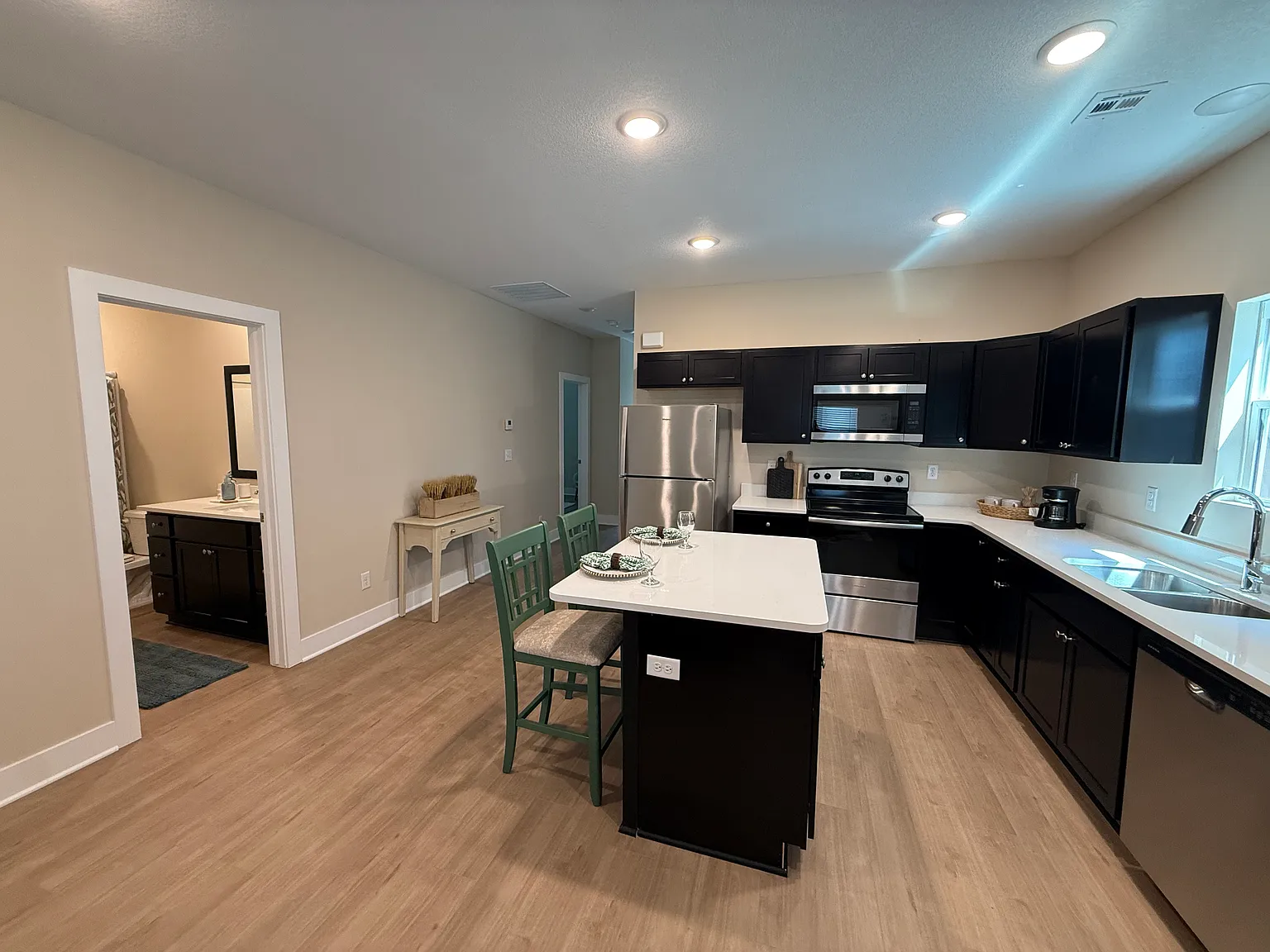 3 bed, 1100 sqft, $1,425 — Photo 3