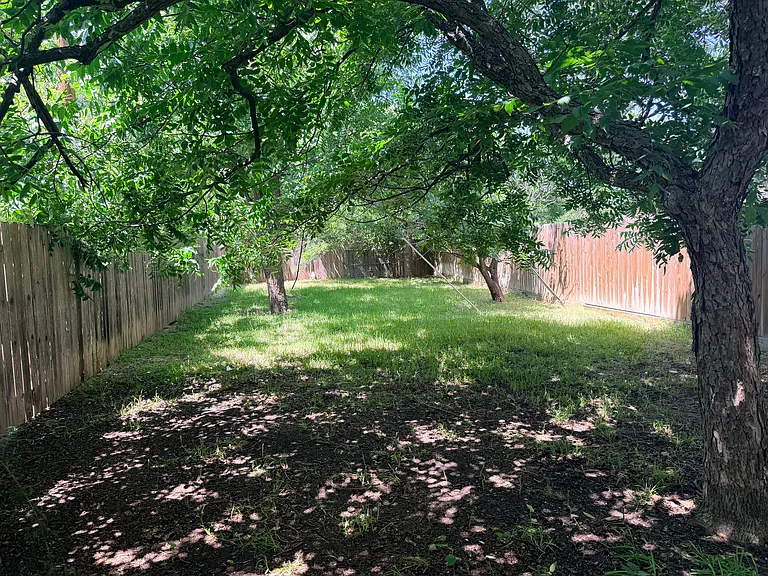 607 Estes Dr — Photo 8