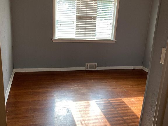 2nd image of 419 Shaw St #1