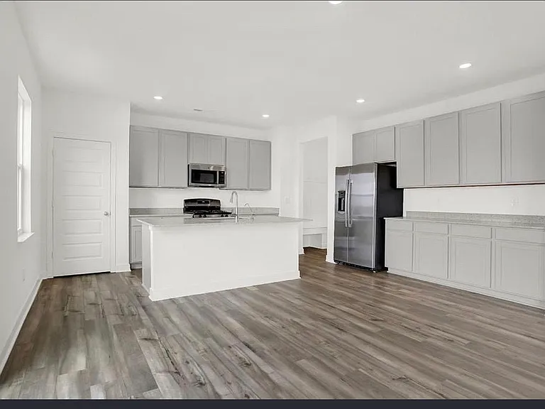 7432 Braxton Ct — Photo 1